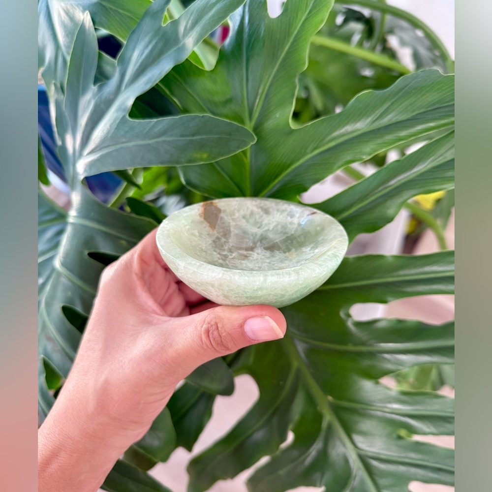 Green Fluorite bowl - Picture 4 of 7